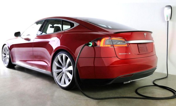 Tesla-mobil-43923478623947